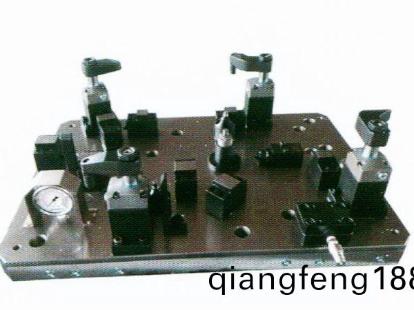 齒輪(lun)室(shi)罩蓋液壓裌具(ju)